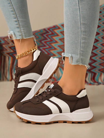 Retro gestreepte sneakers voor dames met dikke zool