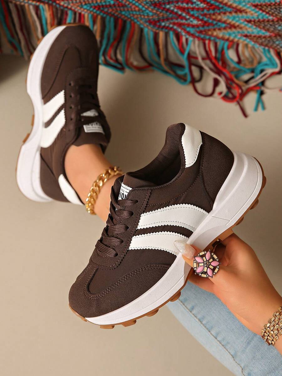 Retro gestreepte sneakers voor dames met dikke zool