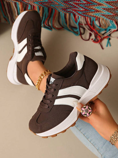 Retro gestreepte sneakers voor dames met dikke zool