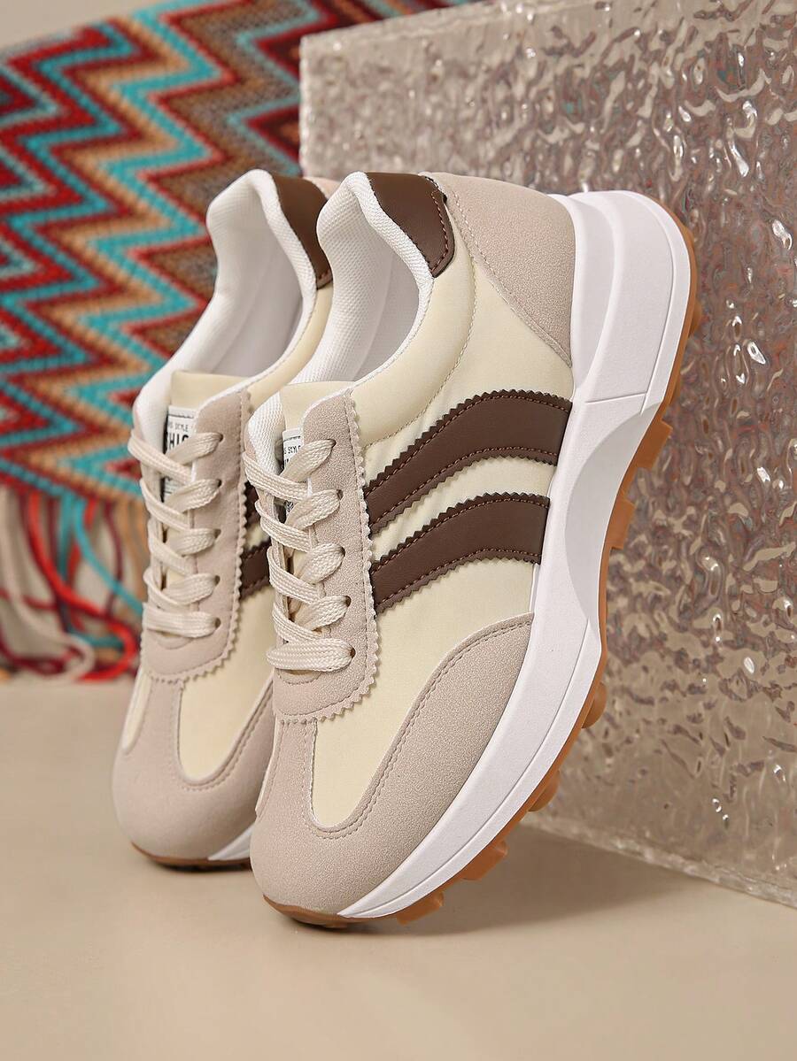 Retro gestreepte sneakers voor dames met dikke zool
