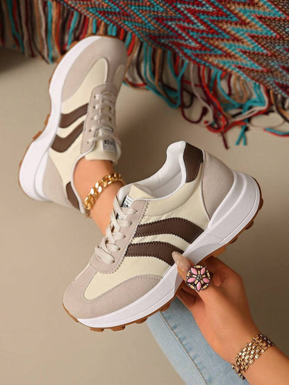 Retro gestreepte sneakers voor dames met dikke zool