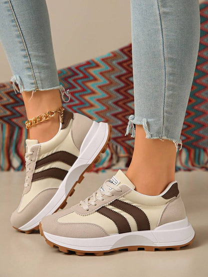 Retro gestreepte sneakers voor dames met dikke zool