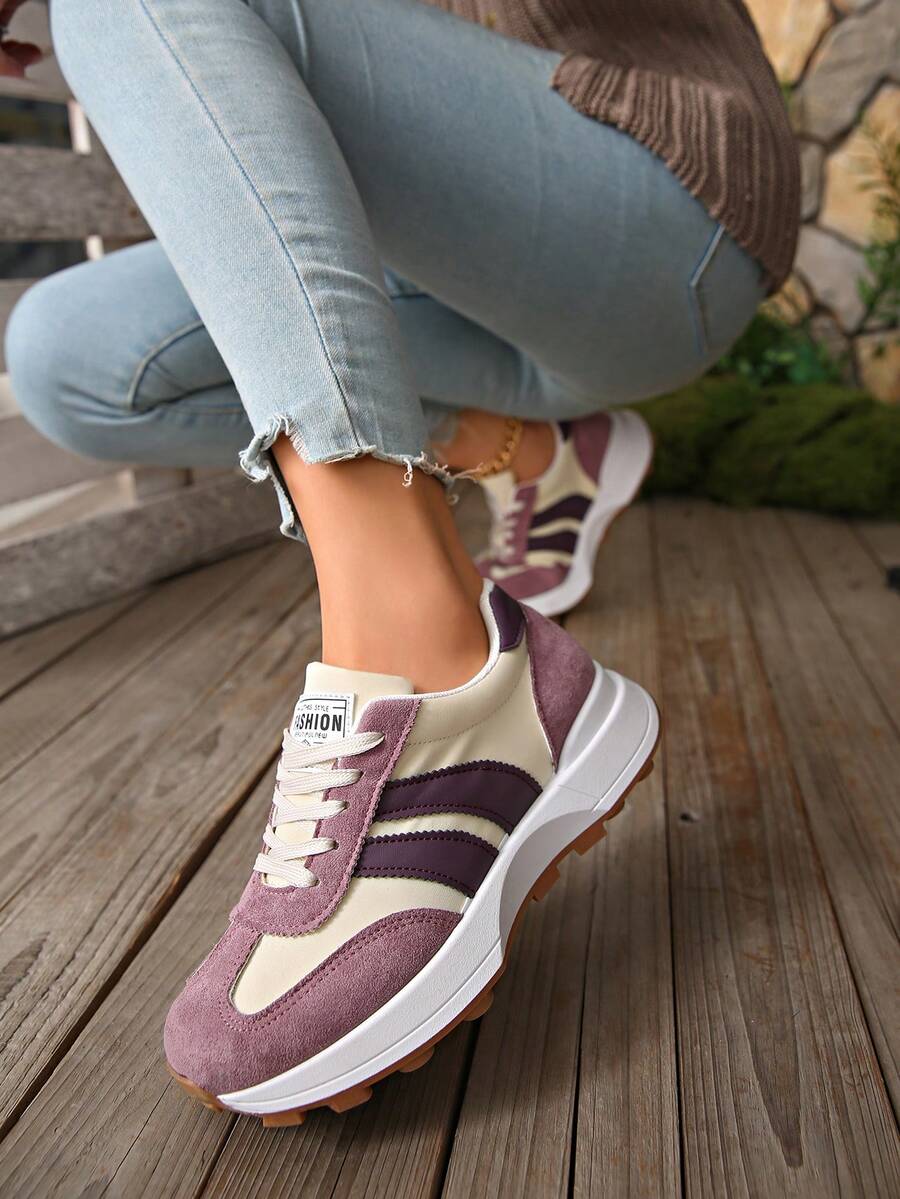 Retro gestreepte sneakers voor dames met dikke zool